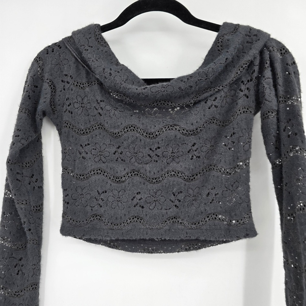 Out From Under Urban Outfitters Gray Lace Cowl Neck Long Sleeve Crop Top Small - Picture 4 of 9